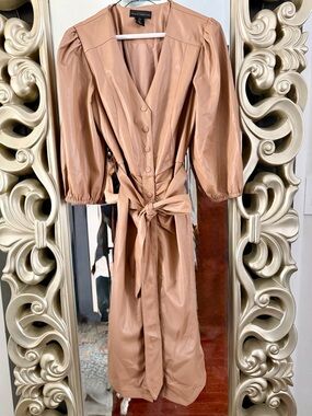 BNWOT House of Harlow 1960 Soft Faux Leather Snap Front Belted Dress Tan Small